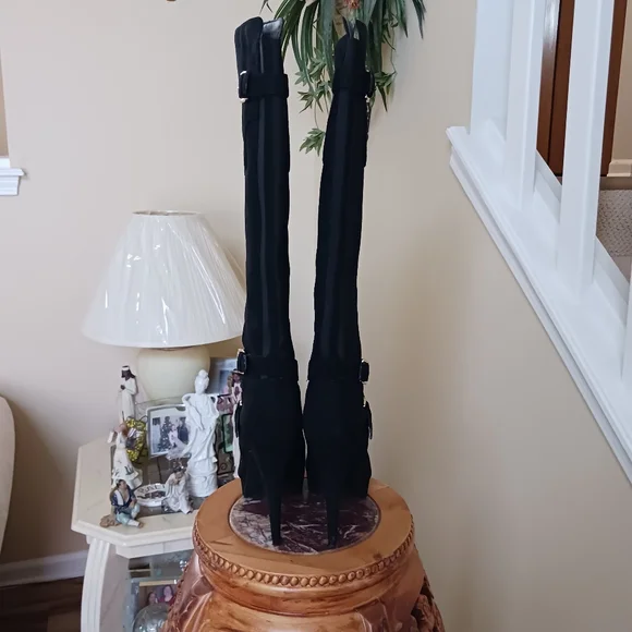 G By Guess DOLLI2 Black Almond Toe Knee High Boots 9.5 M EUC - Picture 5 of 16